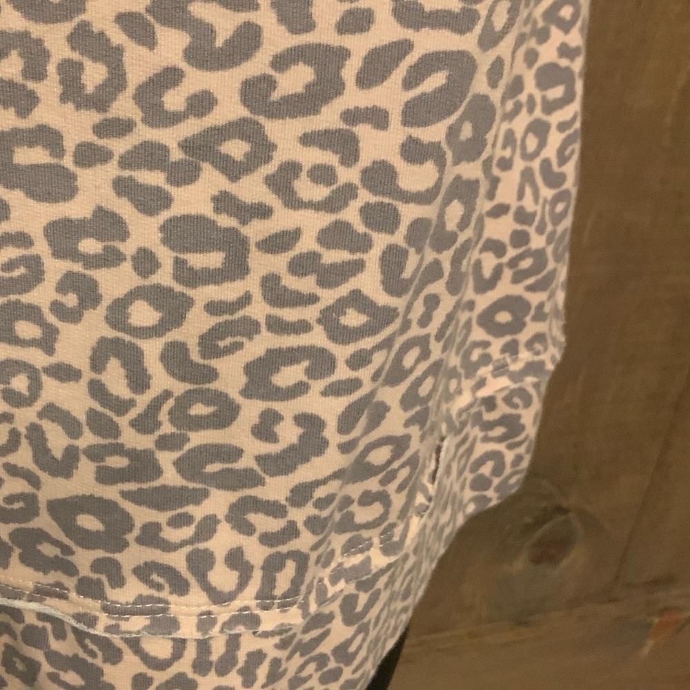 Pink leopard top - Picture 2 of 3